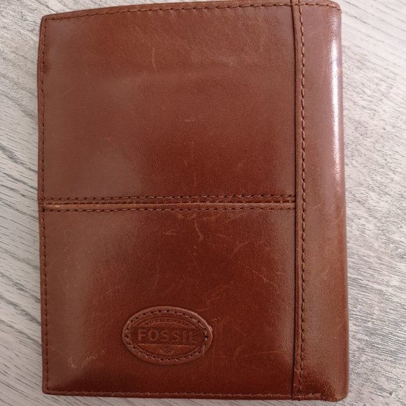 Fossil - Brown Leather Passport Holder EUC - Picture 3 of 5